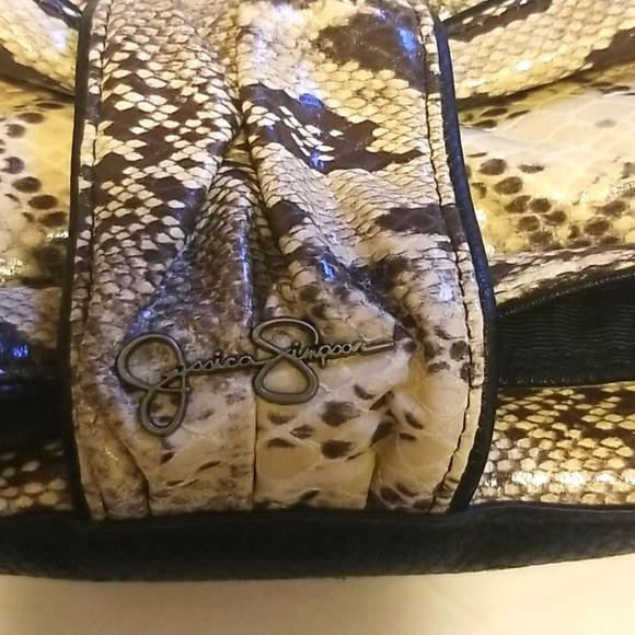 Jessica Simpson Lizard Print Bow Wristlet - Picture 3 of 6